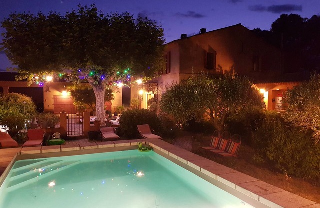Charming XIXth century bastide, swimming pool on large wooded enclosed grounds.