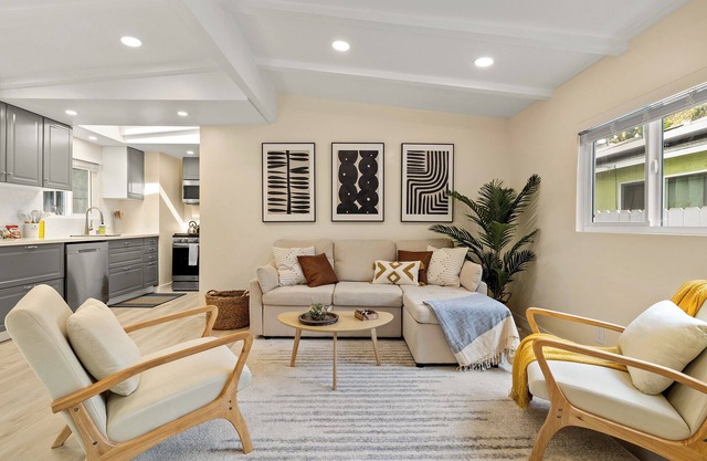 Charming Zen 3BR Venice Beach Home with Patio & Washer and Dryer