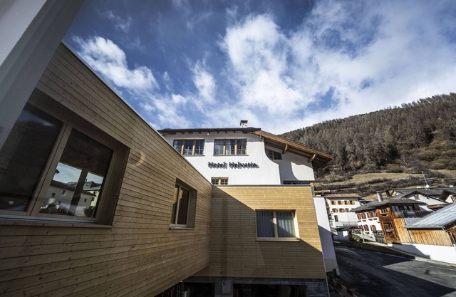 Chasa Helvetia Trai: Newly built 3.5 room holiday flat with exclusive hotel service