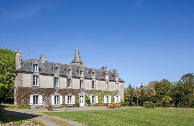 Chateau De Lothea - Five Bedroom Castle, Sleeps 10