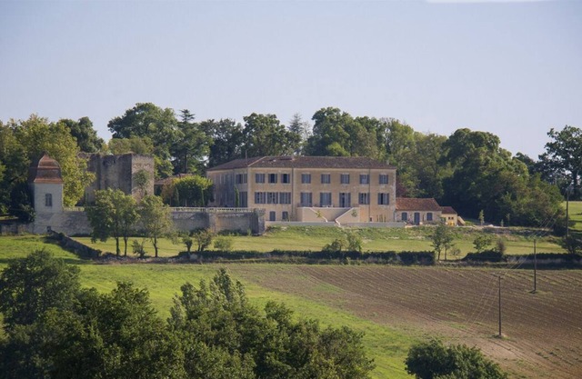 Chateau Des Remparts