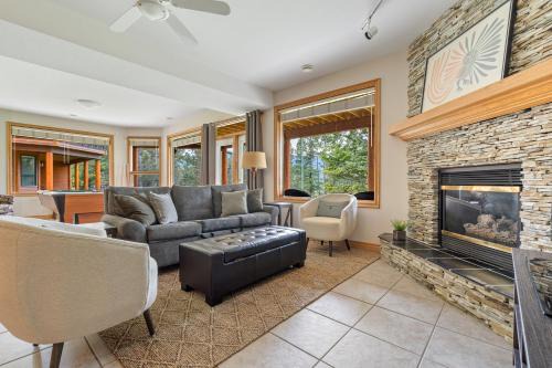 Chateau Lawrence, Pool Table, Kids' Gaming Room