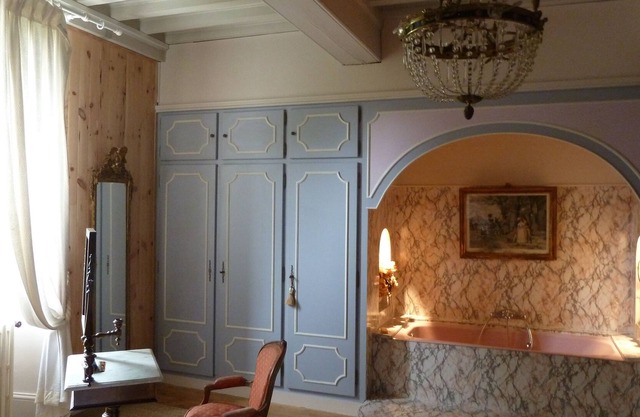 Chateau with staff, half-board offer, near Loire Valley and Beauval