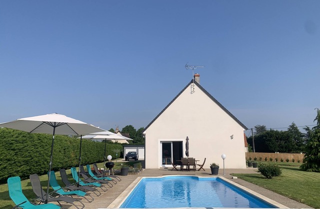 Chateaux de la Loire zoo de beauval villa climate 8+2beds heated pool