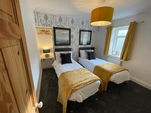 Cheerful 2 Bedroom Townhouse with Cinema Loft