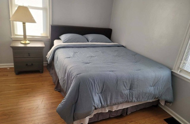 Cheerful 2 bedroom home with parking on premises