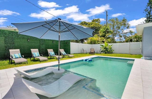 Cheerful 2 bedroom Home, close to the beach