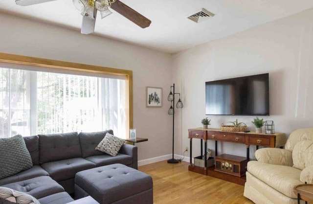 Cheerful 3-Bedroom Home