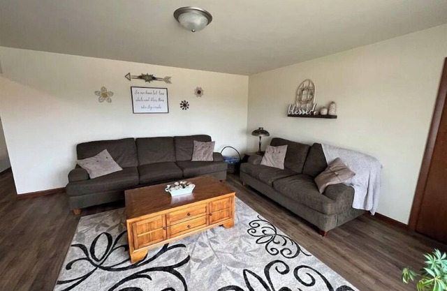 Cheerful 3 bedroom home North side of Manitowoc