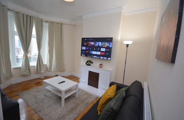 Cheerful 3 Bedroom Home in Greater London