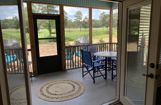 Cheerful 3- bedroom on Isabella Maria 9th Tee-located in Hot Springs Village Ark