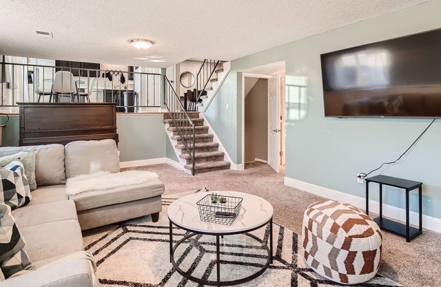 Cheerful 4 Bed/2 Bath home in Littleton!
