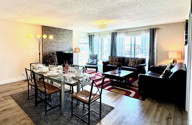 Cheerful 4-bedroom home nearby beach