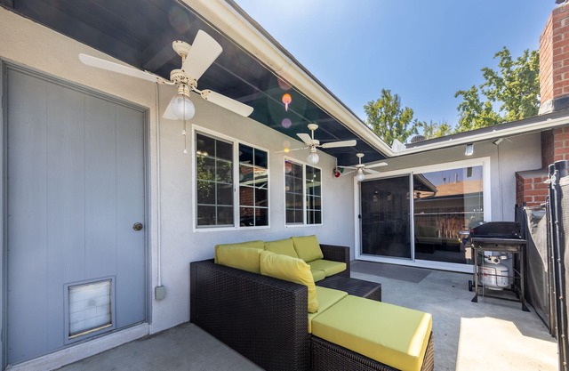 Cheerful 4 bedroom house with pool