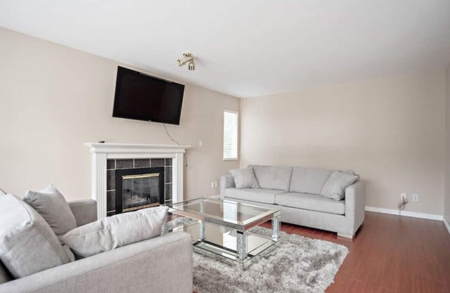 Cheerful 5 Bedroom Home