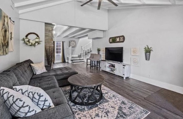 Cheerful 5 Bedroom Villa with a pool 6 Horse stalls on the property xtra charge