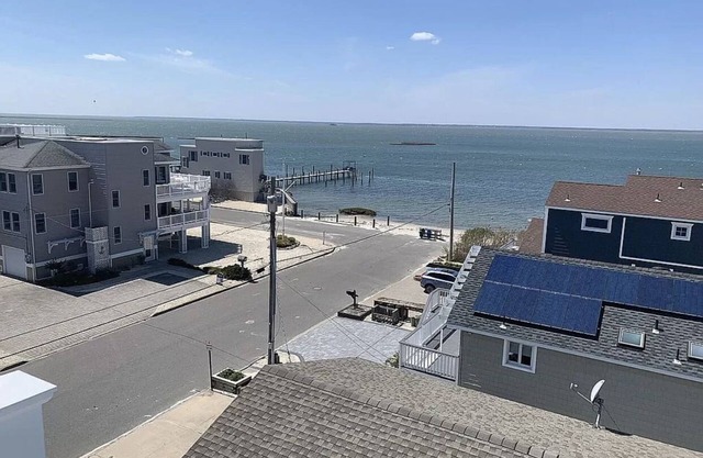 Cheerful bay/beach house