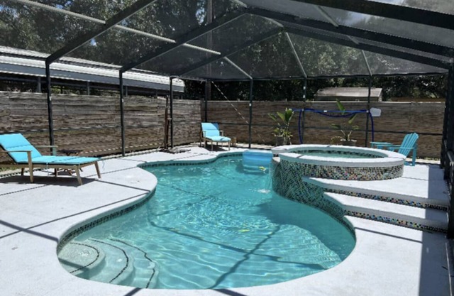 Cheerful Newly Renovated *HEATED* POOL/SPA 5min from Tampa