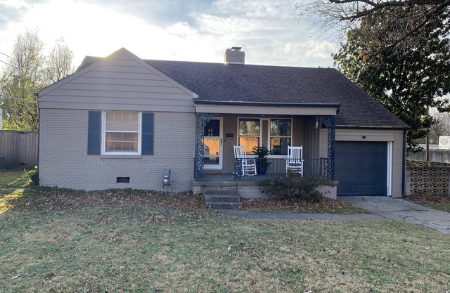 Cheerful quaint home in prime Tulsa area.
