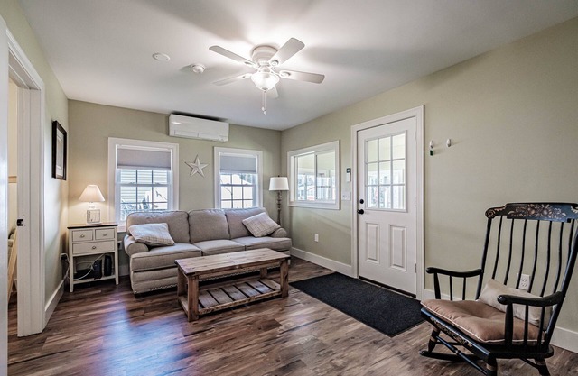 Cheerful Single Level Home w/Shared Beach on Sebago Lake!