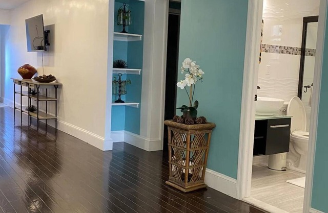 Cheerful spacious, two bedroom, cozy, and Unique home