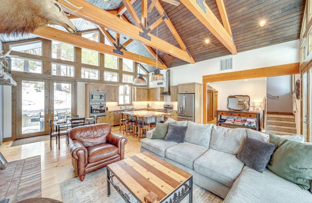 'Chelan Mountain Retreat' Chalet w/Fire Pit!