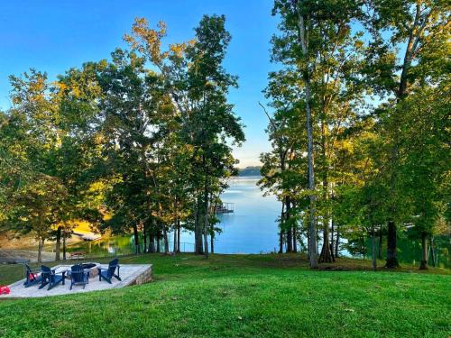 Cherokee Lake Cottage by Staycating