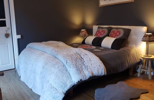 Chez Anne, House with fireplace, billiard table, Garden