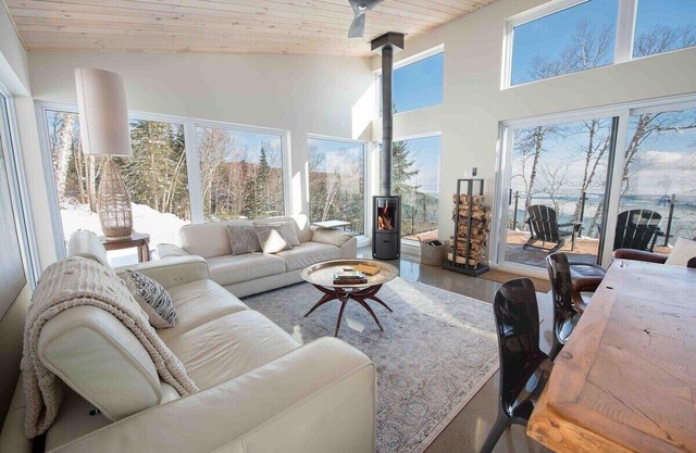 Chez Annie 215: Panoramic Views, Spa & Trails