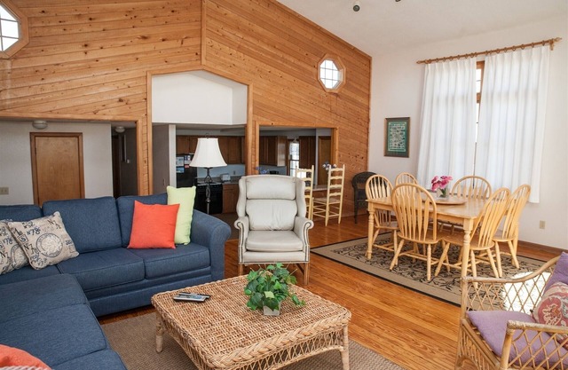 Chez-toni 3 Bedroom Cottage by RedAwning