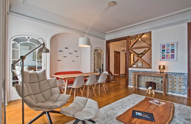 Chiado 4 - Alecrim - Wonderful apartment completely renovated keeping the traces of traditional Port
