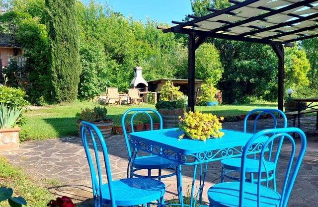 Chiantishire Lovely Cottage with Garden & Parking!