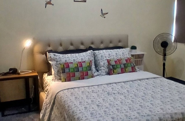Chic 1-bedroom apartment with AC, fitness room in vibrant Pasay City