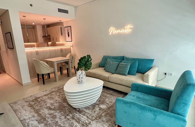 Chic 1-bedroom by the beach in charming Dubai on famous Palm Island