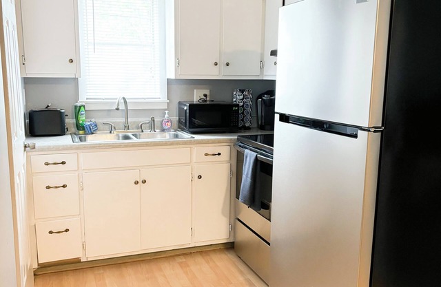 Chic 2-Bedroom Retreat With 2 TV’s