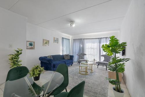 Chic 2BR Apartment in Roodepoort