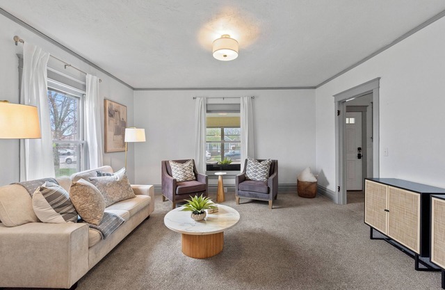 Chic 3 bedroom Get-a-way in downtown Lake Geneva