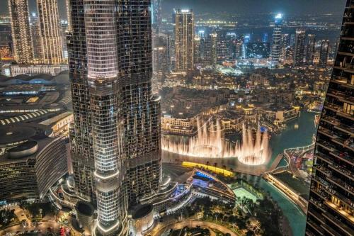 Chic 3BR Escape Burj & Fountain Views and Pool in Downtown Dubai