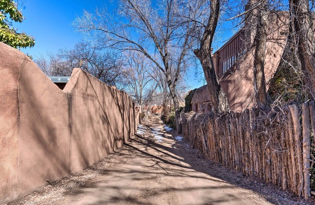 Chic Adobe-style Bungalow in Historic Santa Fe!
