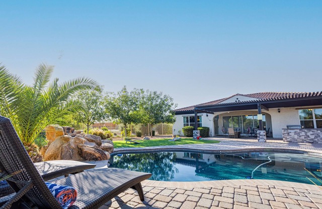 Chic and Cozy Retreat w/Heated Pool, Stay long, Save more