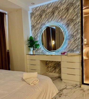 Chic Chamber 1BHK Bahria Living Self Check-in