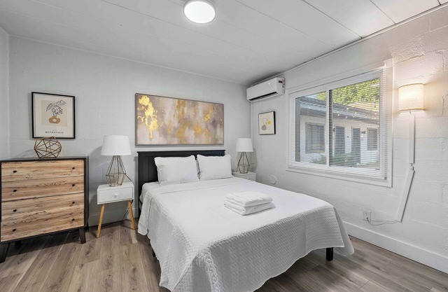 Chic City Retreat 93E