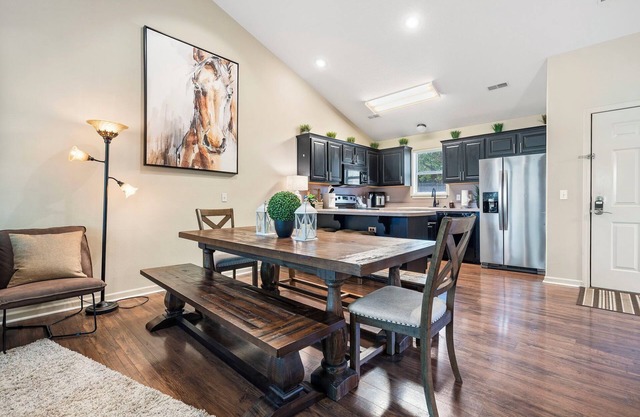 Chic Comfort in the Ozarks: 1 Bedroom Condo near Silver Dollar City