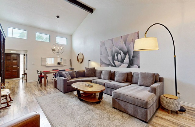 Chic condo close to Old Town with shared pool & hot tub, private washer/dryer