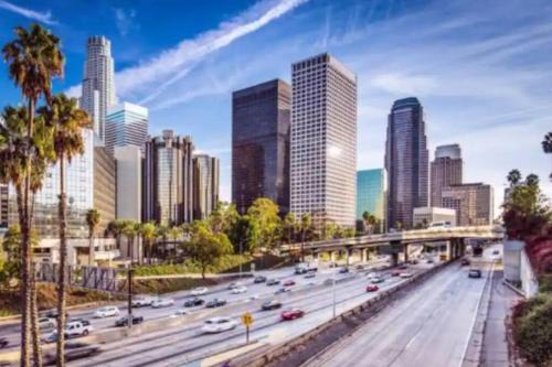 Chic Getaway Cozy Comfortable and Convenient with Two Bedrooms