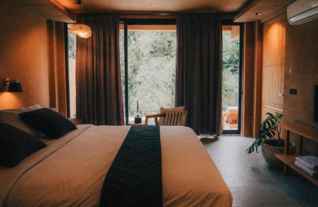 Chic hotel suite with WiFi and AC in delightful Bali