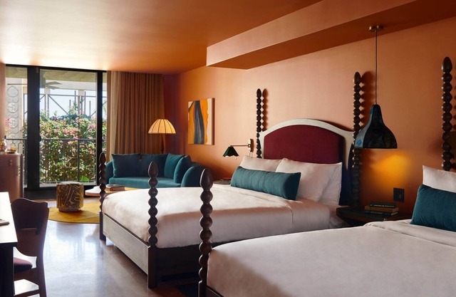 Chic Miami Room w/Balcony & Living Area - Outdoor Swimming Pool