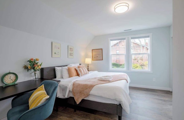 Chic & Modern 6b4b House – Prime Seattle Location!