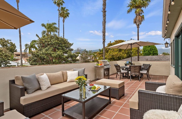 Chic Remodeled Condo At West Beach Sure To Charm