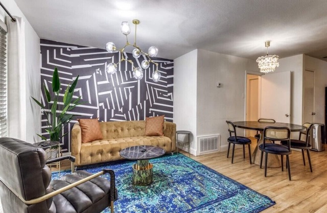 Chic Retreat Old Downtown